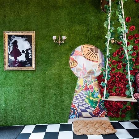Insolite Alice In Wonderland Gujan-Mestras Eksteriør bilde