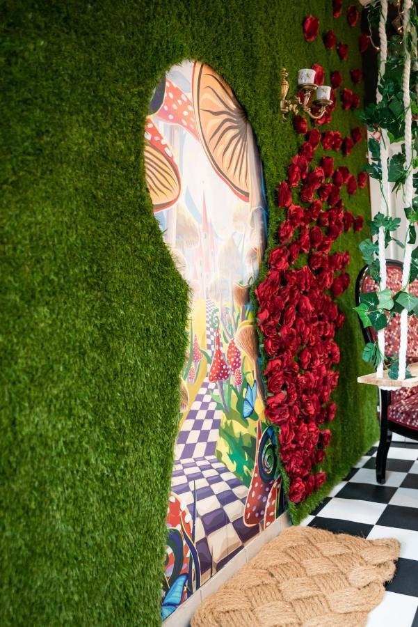 Insolite Alice In Wonderland Gujan-Mestras Eksteriør bilde