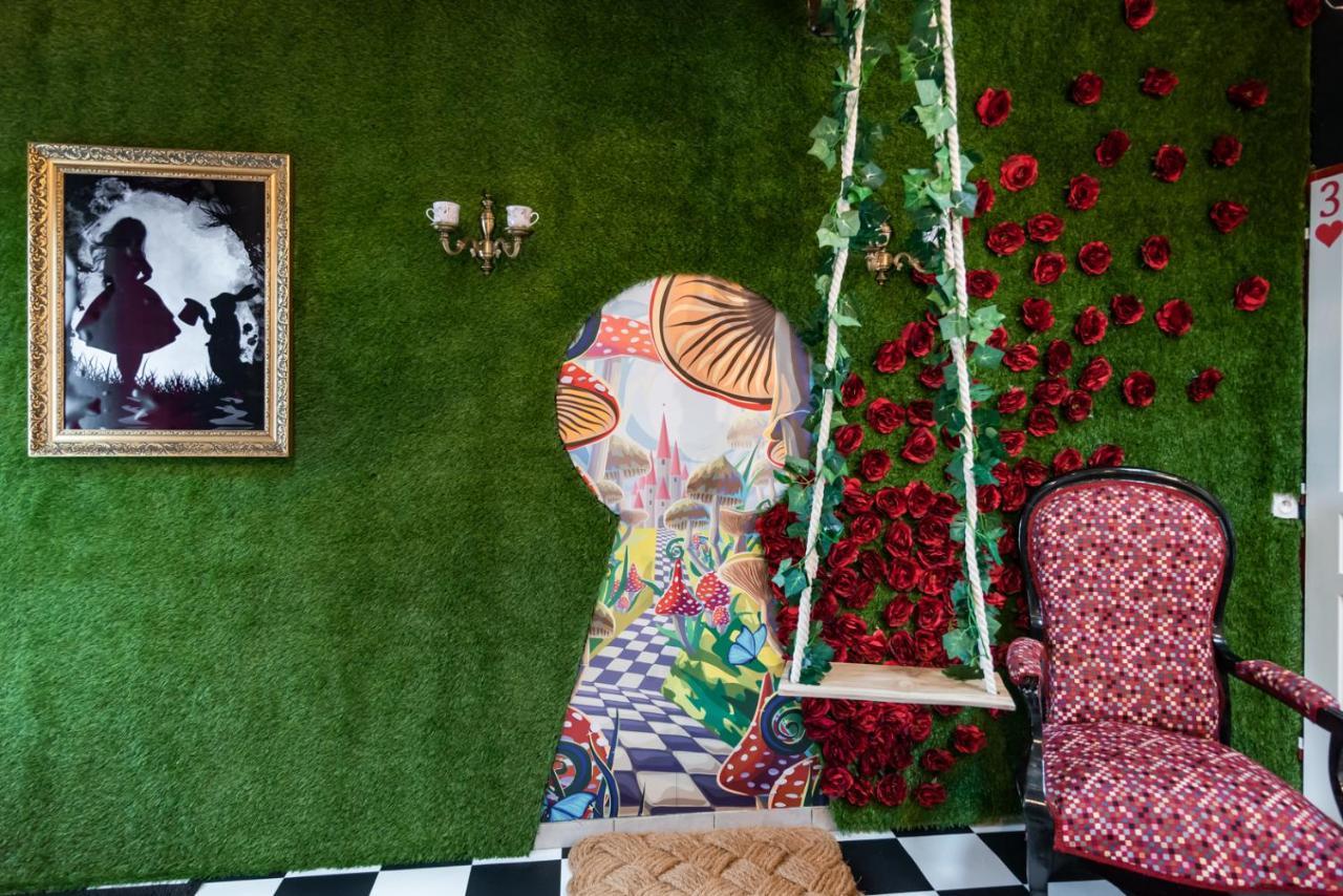 Insolite Alice In Wonderland Gujan-Mestras Eksteriør bilde